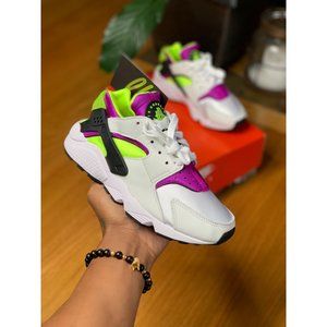 Size 7.5 Women’s Nike Air Huarache Run “White Neon Magenta” DH4439-101